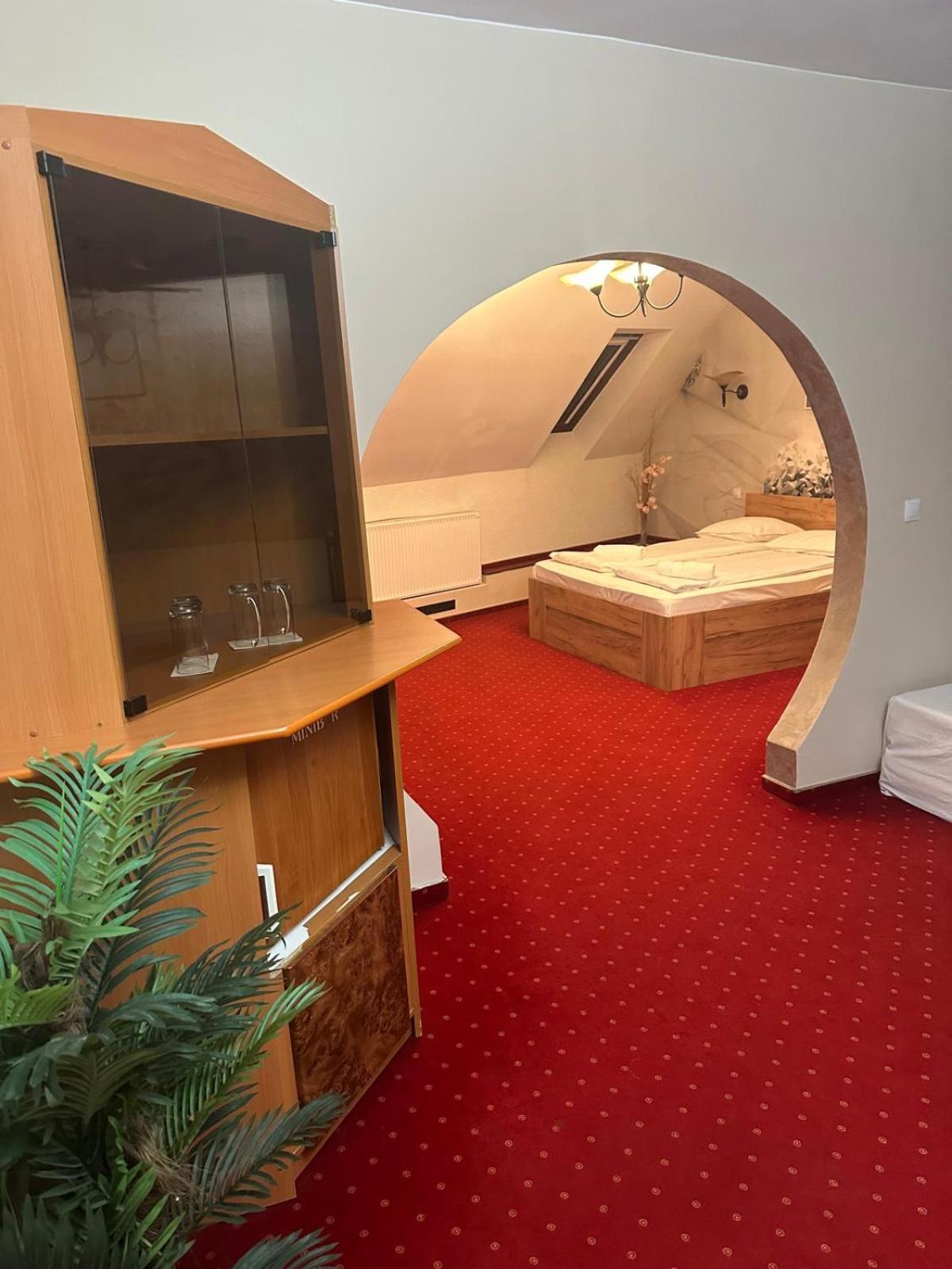 Hotel Rubin*** Gheorgheni  Ngoại thất bức ảnh